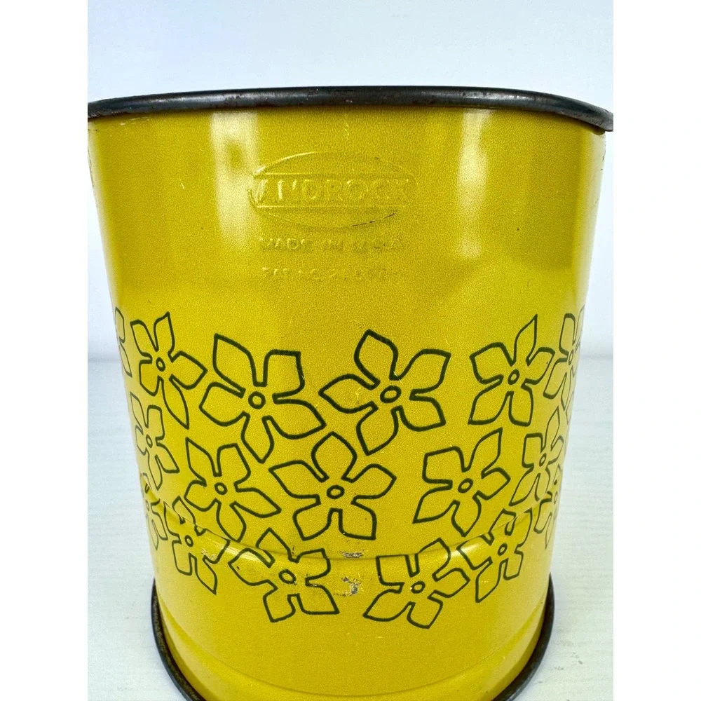 Vintage Androck Yellow Daisy Flour Sifter Retro Farmhouse Kitchen Decor USA Boho